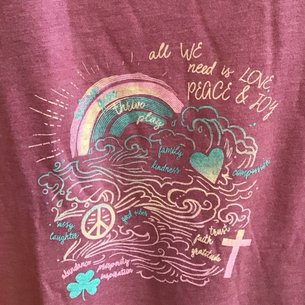 Blue 84 “All We Need is Love, Peace & Joy” Hi-Lo Graphic Tee NWOT Size: Medium - Picture 5 of 5